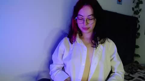 Snapshot of hanny_e chatting on 10.20.25 hanny online show from 10.20.25