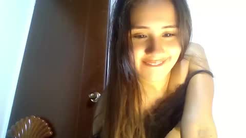 Snapshot of hanny_kail chatting on 12.23.24 hanny online show from 12.23.24