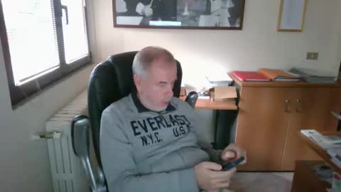 Snapshot of hanscooper chatting on 10.22.25 hanscooper online show from 10.22.25