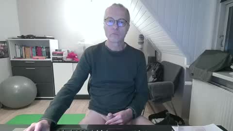 Snapshot of hanse_1 chatting on 12.11.24 Hanse online show from 12.11.24