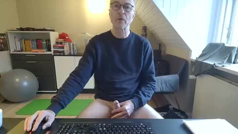 Snapshot of hanse_1 chatting on 01.13.25 Hanse online show from 01.13.25