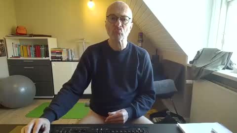 Snapshot of hanse_1 chatting on 02.17.25 Hanse online show from 02.17.25