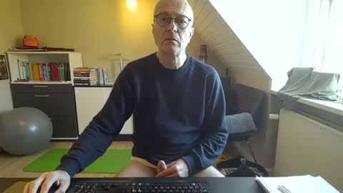 Snapshot of hanse_1 chatting on 02.18.25 Hanse online show from 02.18.25