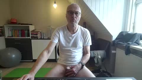 Snapshot of hanse_1 chatting on 02.25.25 Hanse online show from 02.25.25