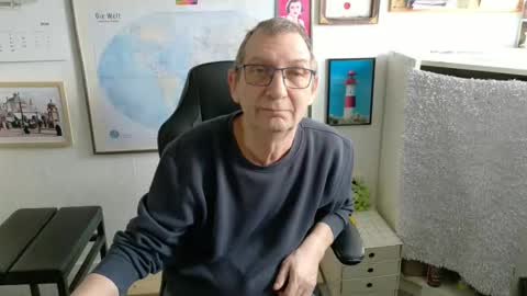 Snapshot of hansi63 chatting on 04.18.26 charly online show from 04.18.26