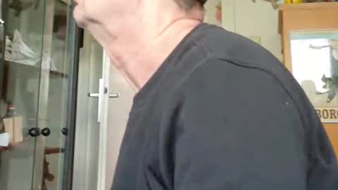 Snapshot of hansi63 chatting on 04.26.26 charly online show from 04.26.26