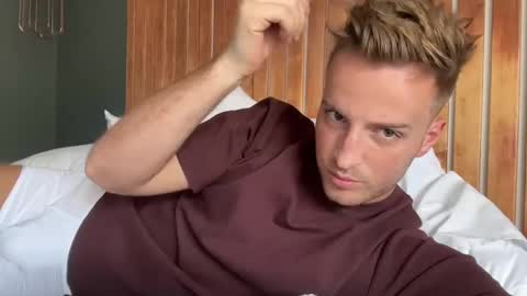 Snapshot of hanzlagerfelt chatting on 10.31.25 hanzlagerfelt online show from 10.31.25