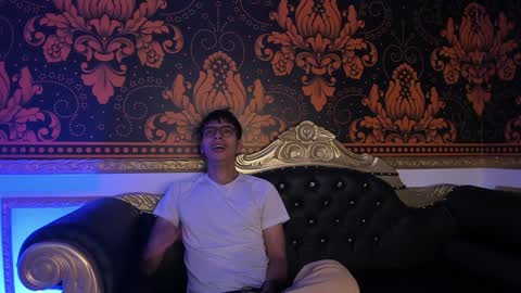happy_cream_ online show from 12.14.24
