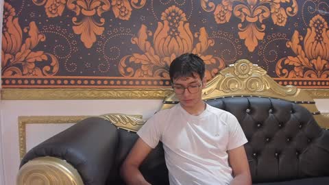 happy_cream_ online show from 12.20.24