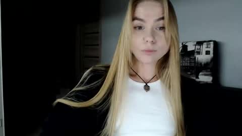 Snapshot of happy_fox_ chatting on 12.03.24 happy_fox_ online show from 12.03.24