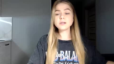 happy_fox_ online show from 11.27.25