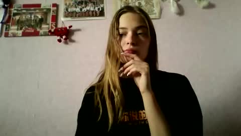 happyemily  online show from 11.10.25