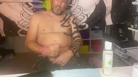 Snapshot of happyendingstory chatting on 01.04.25 Josh Hamilton online show from 01.04.25