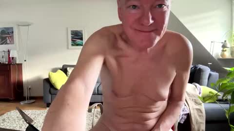 Snapshot of happysierra chatting on 03.10.26 Harry online show from 03.10.26