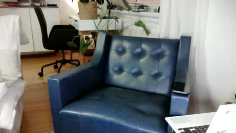 Snapshot of hard_out_here chatting on 10.12.25 Chris online show from 10.12.25