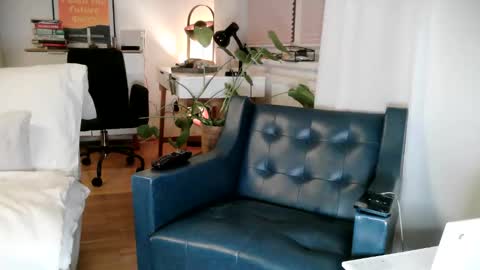 Snapshot of hard_out_here chatting on 10.15.25 Chris online show from 10.15.25