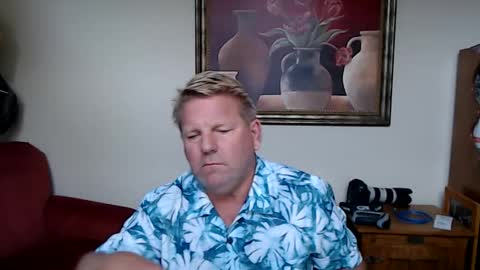 Snapshot of hardblondcouplehawaii chatting on 12.01.25 Steele and Cassie online show from 12.01.25