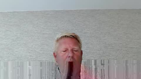 Snapshot of hardblondcouplehawaii chatting on 05.12.26 Steele and Cassie online show from 05.12.26