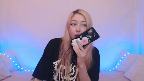 Snapshot of hardcore_x chatting on 09.16.25 Emily online show from 09.16.25