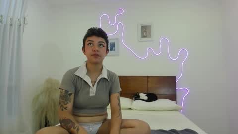 Snapshot of hardcoreheat_ind chatting on 02.14.26 kade and demi independent models online show from 02.14.26