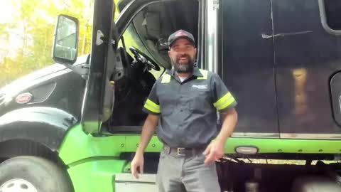 Snapshot of hardworkertn chatting on 10.17.25 hardworkertn online show from 10.17.25