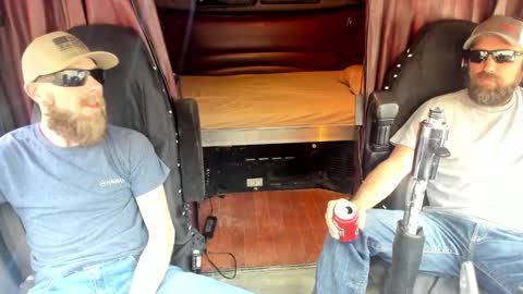 Snapshot of hardworkertn chatting on 12.01.25 hardworkertn online show from 12.01.25