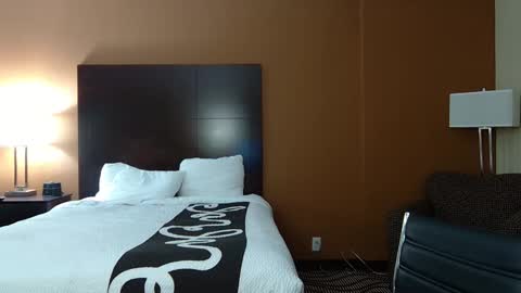 Snapshot of hardworkertn chatting on 12.02.25 hardworkertn online show from 12.02.25