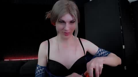 Snapshot of hardy_green chatting on 10.29.25 Miss Hardy online show from 10.29.25