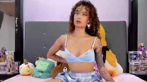 Snapshot of harmonyy_hill chatting on 02.20.25 Harmony Hill online show from 02.20.25