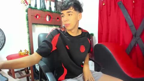 Snapshot of harry_latinboy chatting on 12.16.24 Harry online show from 12.16.24