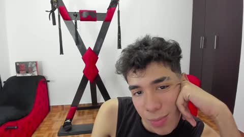 Snapshot of harry_latinboy chatting on 01.07.25 Harry online show from 01.07.25