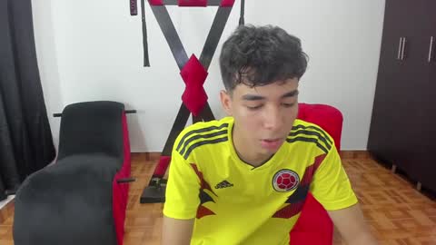 Snapshot of harry_latinboy chatting on 01.12.25 Harry online show from 01.12.25