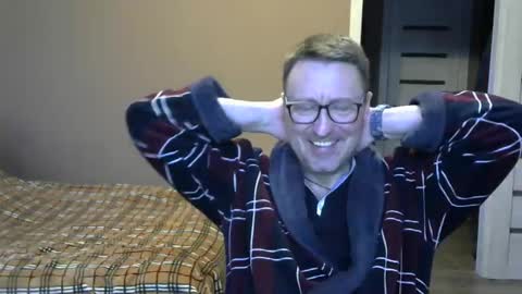 Snapshot of harrysnake chatting on 12.13.24 HarrySnake online show from 12.13.24