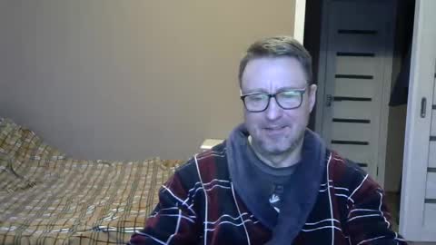 Snapshot of harrysnake chatting on 12.17.24 HarrySnake online show from 12.17.24