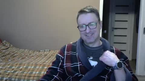 Snapshot of harrysnake chatting on 12.20.24 HarrySnake online show from 12.20.24