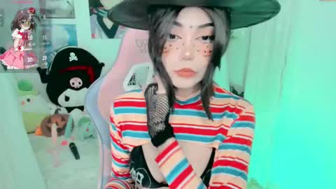 Snapshot of haru_lee chatting on 10.12.25 Haru online show from 10.12.25