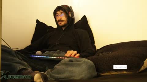 Snapshot of hatsumotokyoto chatting on 01.30.25 More content   2   online show from 01.30.25