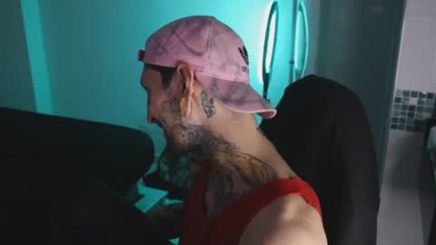 Snapshot of hatsumotokyoto chatting on 10.10.25 More content   2   online show from 10.10.25