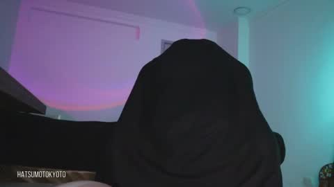 Snapshot of hatsumotokyoto chatting on 10.11.25 More content   2   online show from 10.11.25