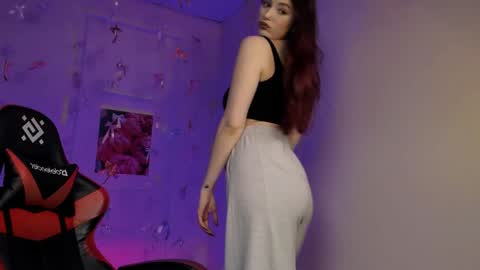 Hazel online show from 04.04.26