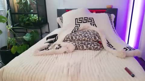 Hazeleo online show from 03.05.26