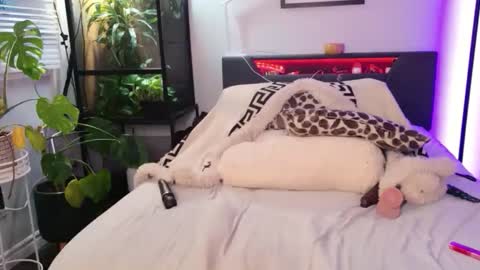 Hazeleo online show from 04.17.26