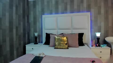 HazelMoret online show from 12.22.24