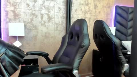 HazelMoret online show from 01.16.25