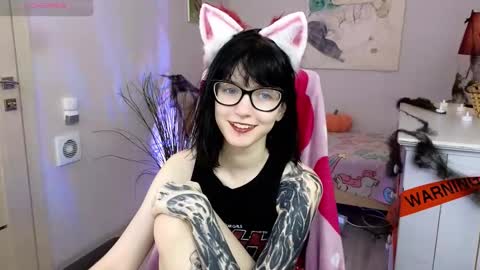 Snapshot of hazeltompson chatting on 11.02.25 hazeltompson online show from 11.02.25