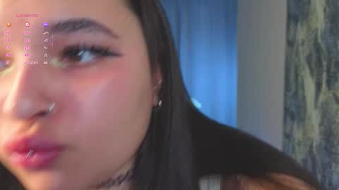 Snapshot of heartbreakermia chatting on 12.01.25 heartbreakermia online show from 12.01.25