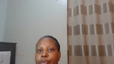 Snapshot of heatherjee chatting on 10.31.25 Heather online show from 10.31.25