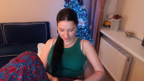 Snapshot of heaven_chloe chatting on 01.14.25 Heaven girl online show from 01.14.25