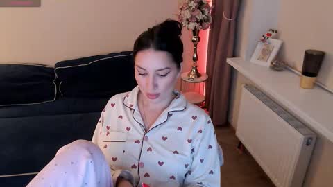 Snapshot of heaven_chloe chatting on 09.25.25 Heaven girl online show from 09.25.25