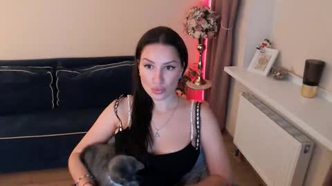 Snapshot of heaven_chloe chatting on 09.30.25 Heaven girl online show from 09.30.25